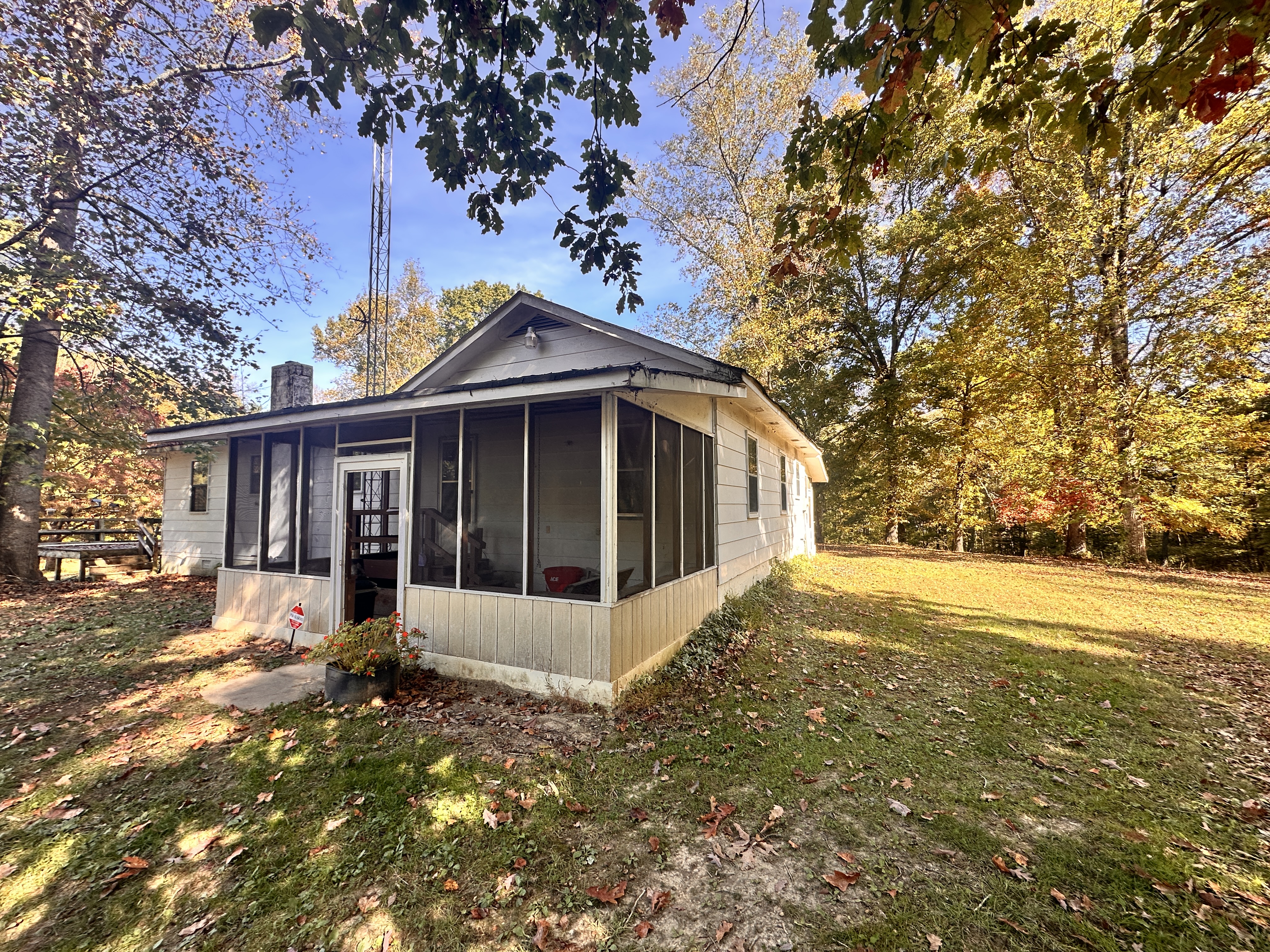 24.43 Acres with Home, Cabin and Pond in Decatur, TN — photo