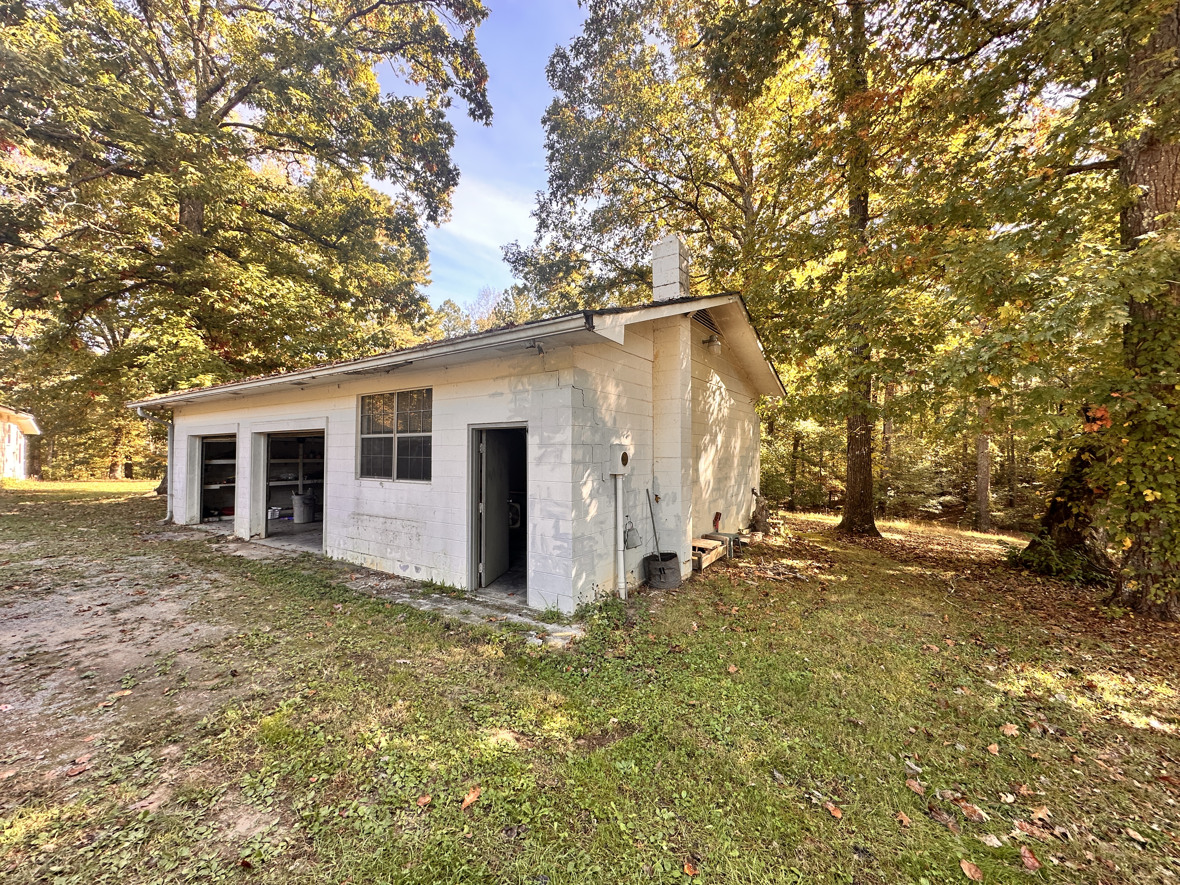 24.43 Acres with Home, Cabin and Pond in Decatur, TN — photo