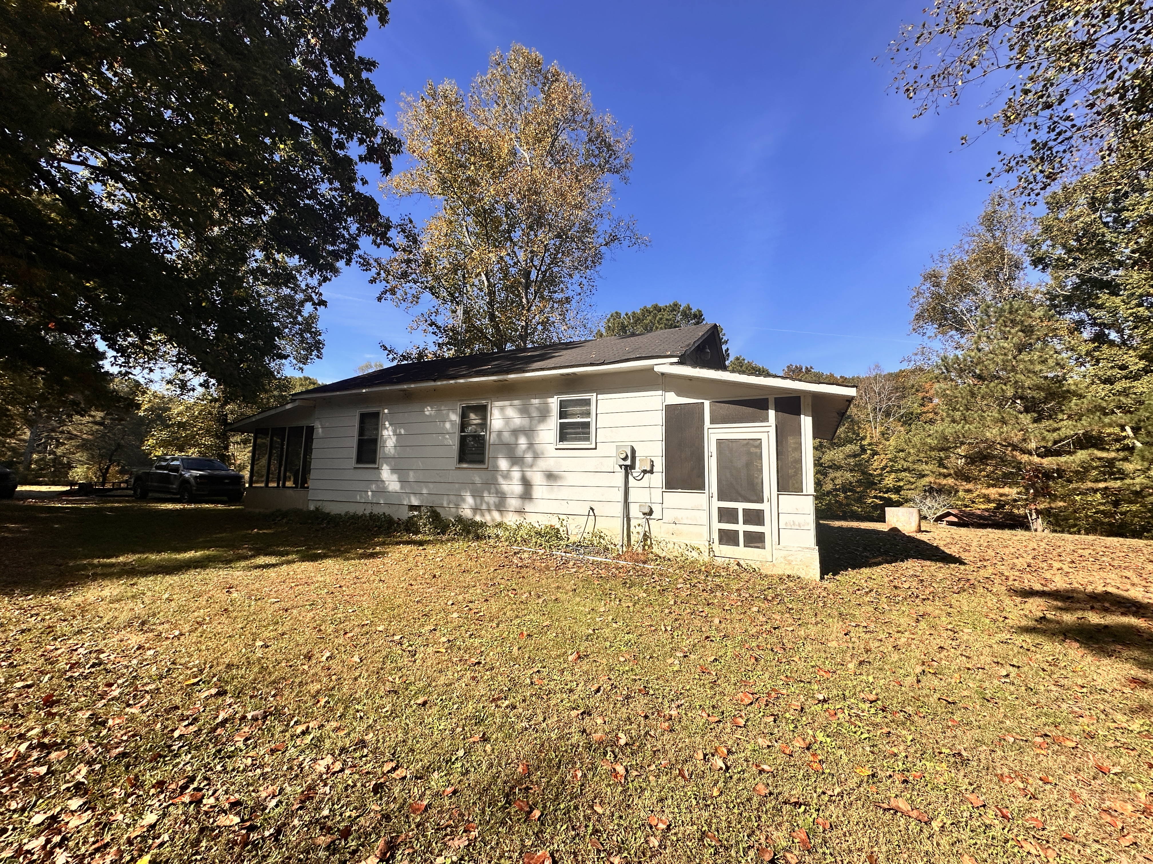 24.43 Acres with Home, Cabin and Pond in Decatur, TN — photo